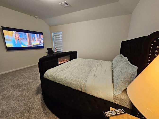 Divin's room