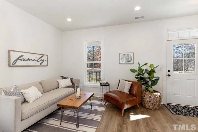 Alcove Rooms's room