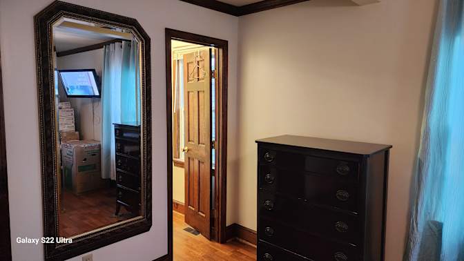 M Manuel's room