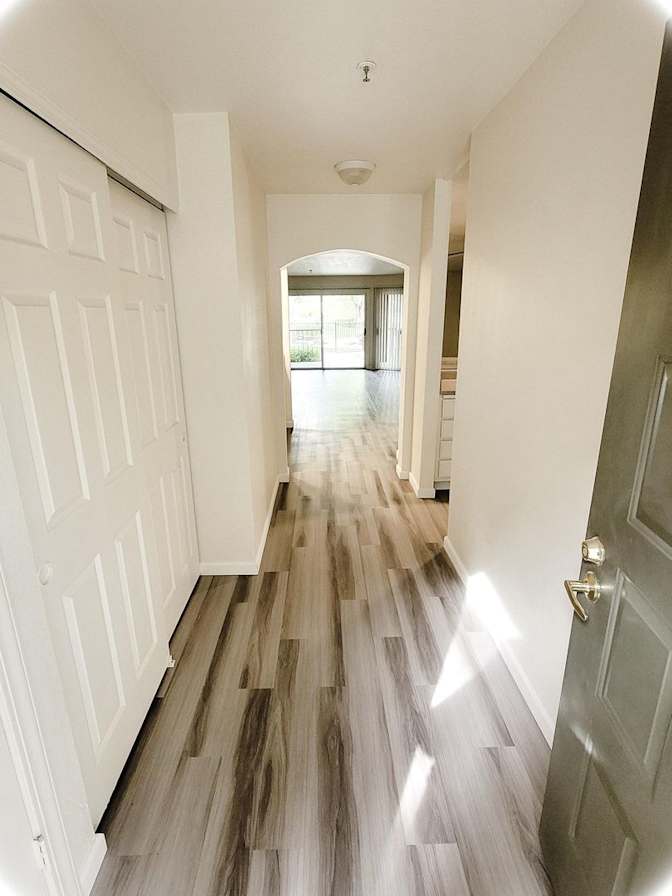 Lakeshore Apartments's room