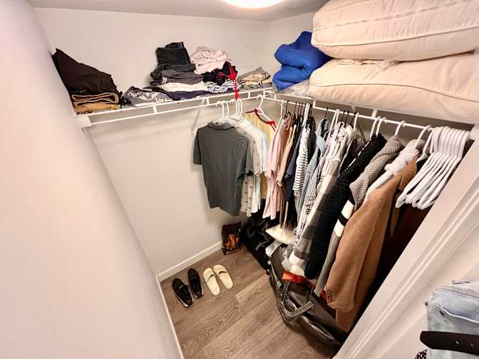 Andrés's room