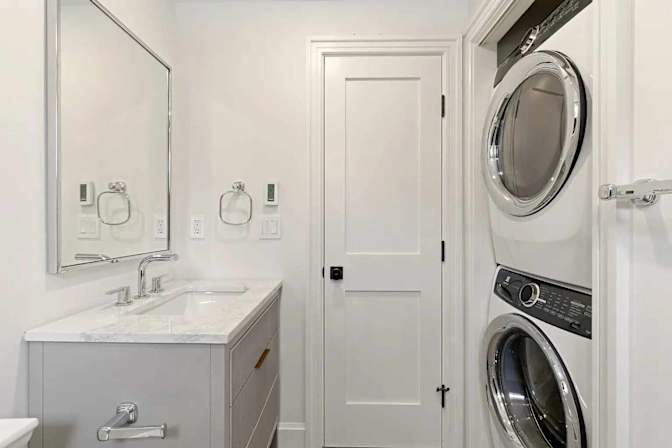 beautifully renovated one-bedroom  Apartment's room