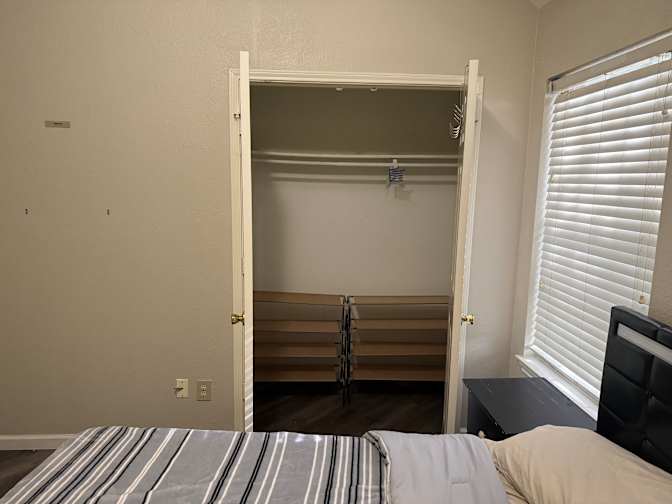 Luis's room