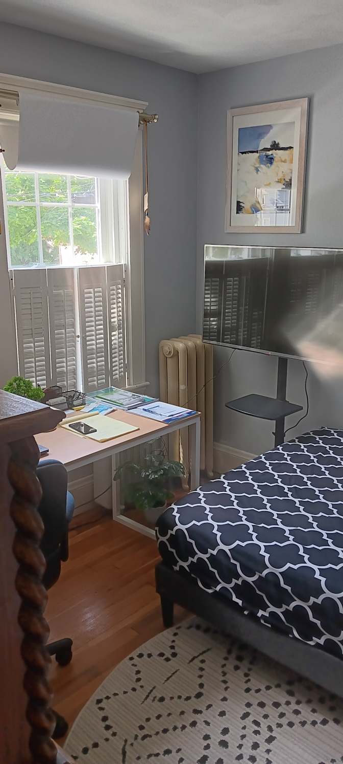 Luis's room