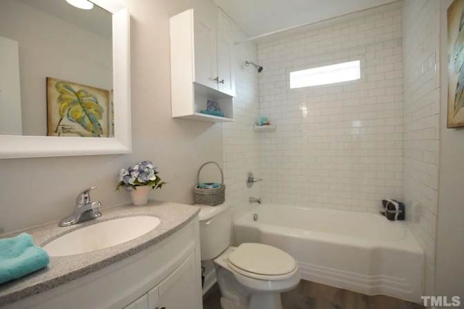 Alcove Rooms's room
