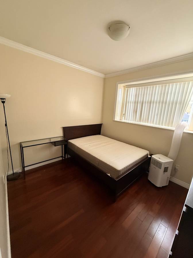 Jas's room