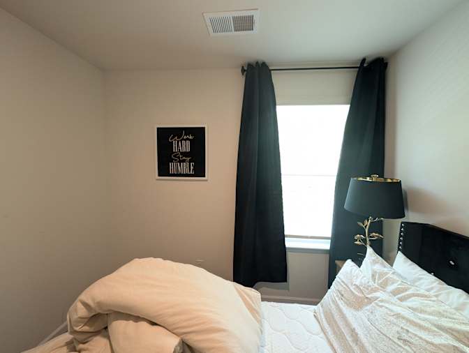 Alcove Rooms's room