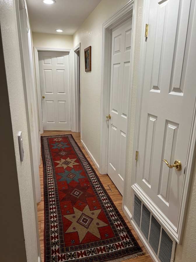 Keian moarefi's room