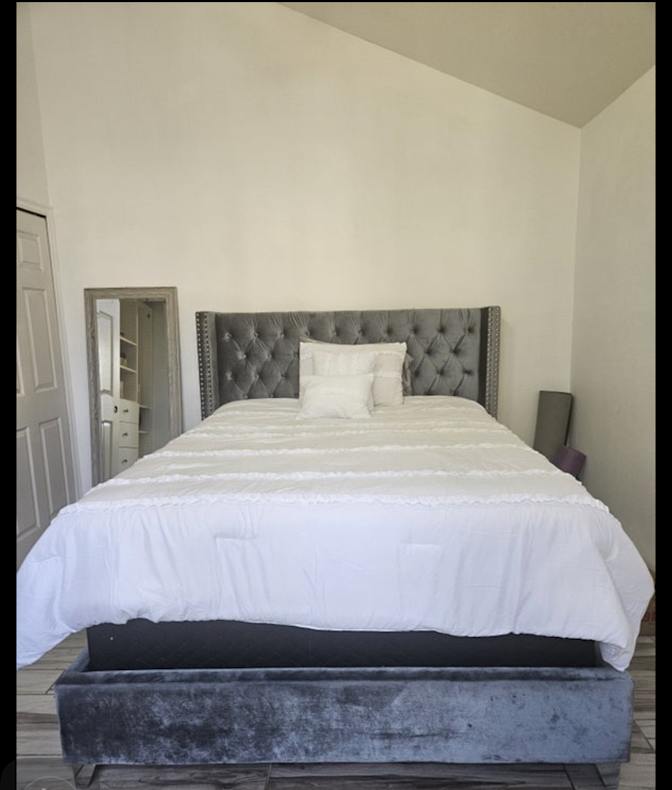 Janet Meyers's room