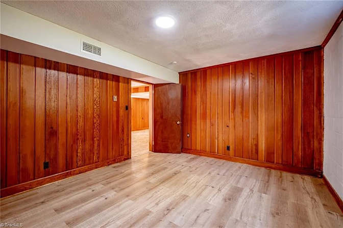 Alcove Rooms's room