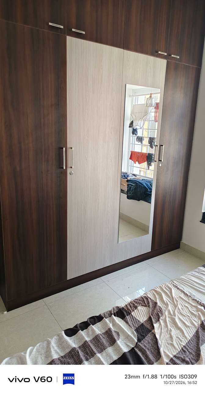 Senthilkumaran Loganathan's room
