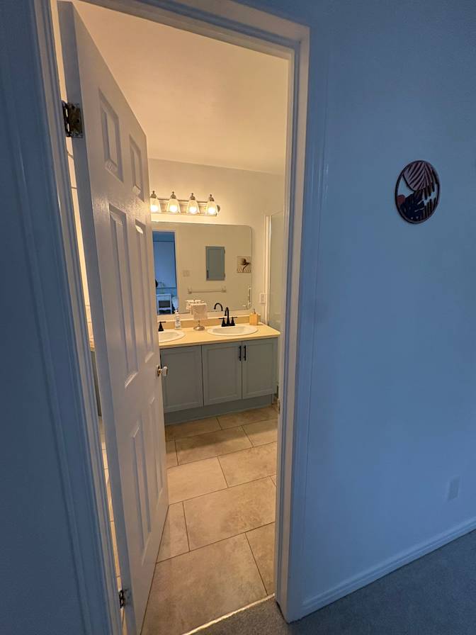 Danielle Travassos's room