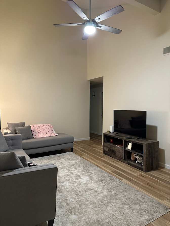 Fresno-Clovis Condo's room