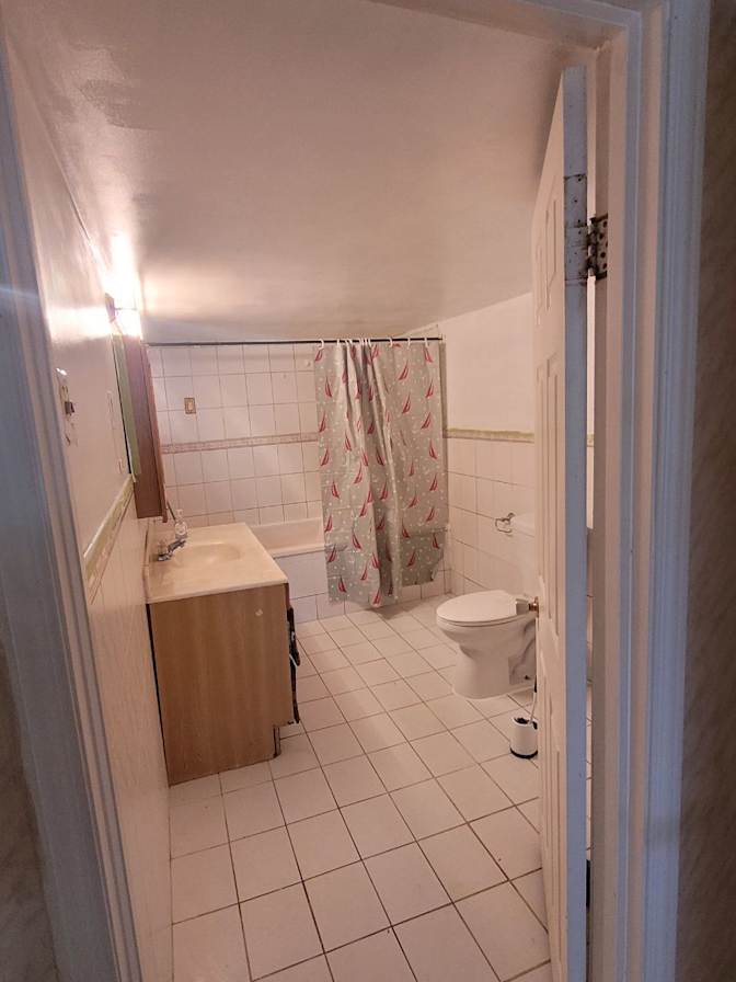 Hamidreza Khederzadeh's room