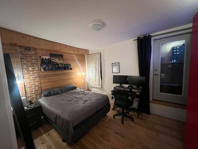 Chris Tomczak's room