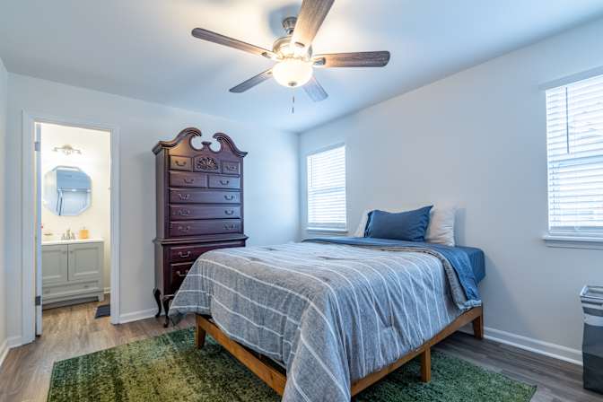 Alcove Rooms's room