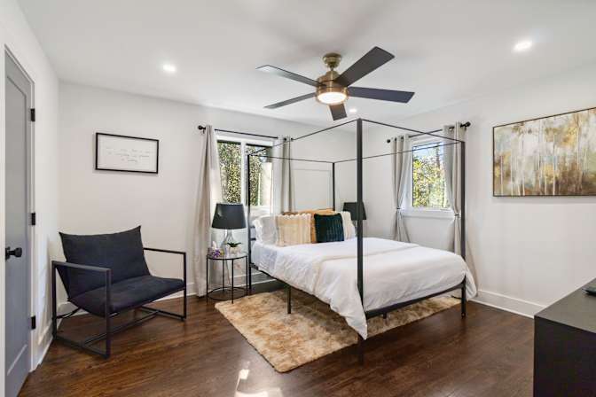 Alcove Rooms's room