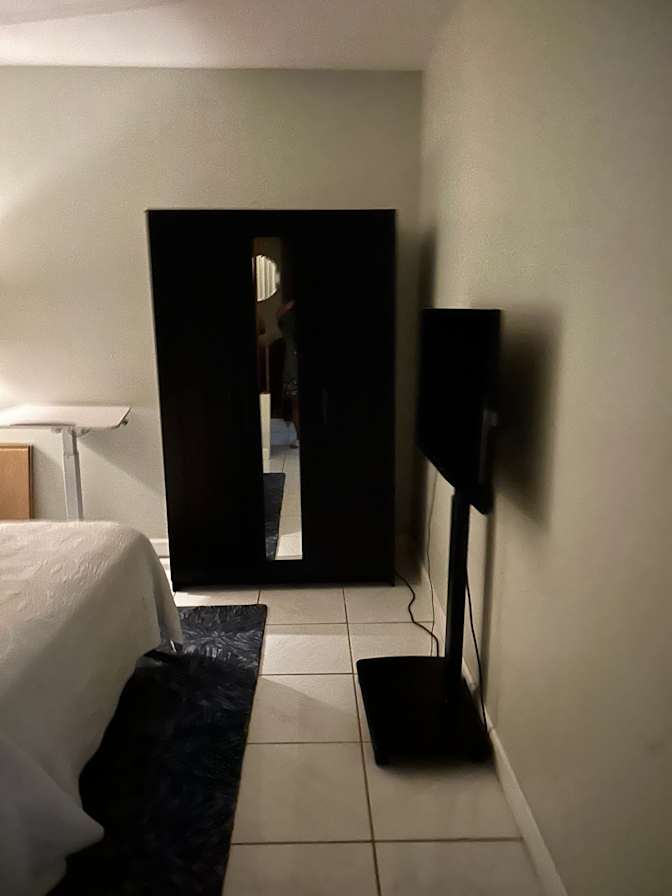 Kenia Adonis's room
