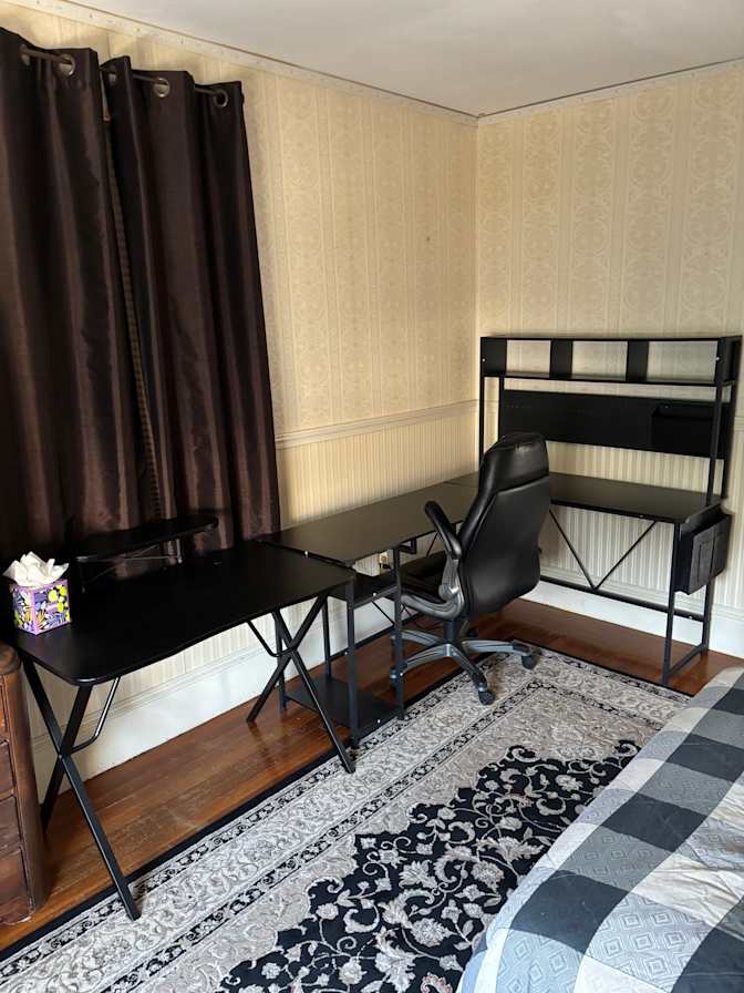 Tom's room