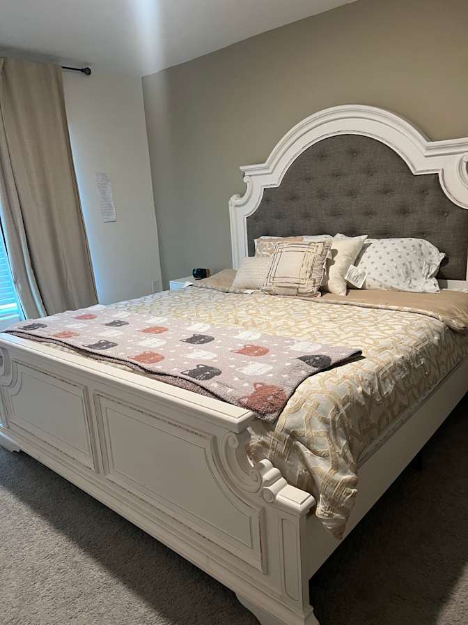 Elizabeth puente's room