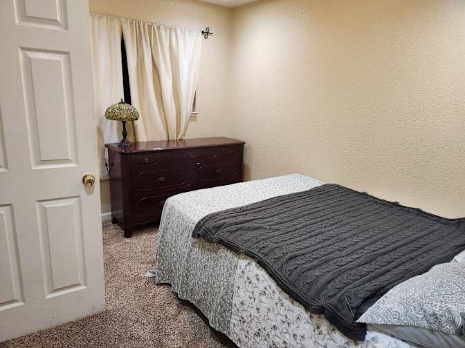 Stephanie Arrazate's room