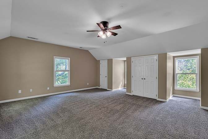 lifedoorrentals's room