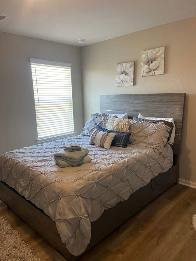 Janell Edwards's room