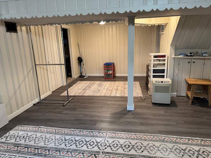JACKIE HYOUNG's room