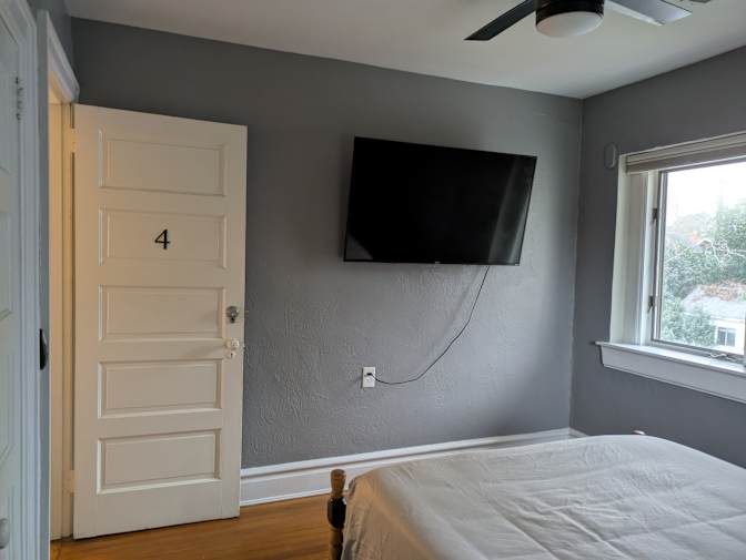 Juoel's room