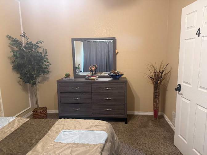 Room For Rent's room