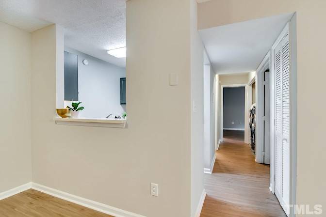 Alcove Rooms's room