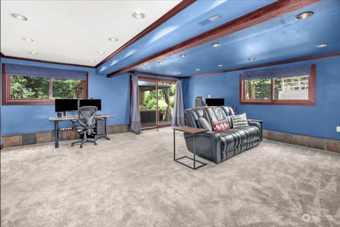 JORDAN J DREW's room