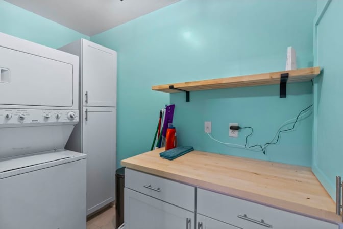 Leslie's room