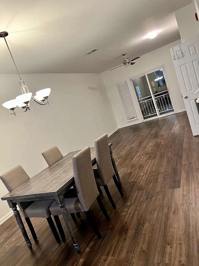 Alcove Rooms's room