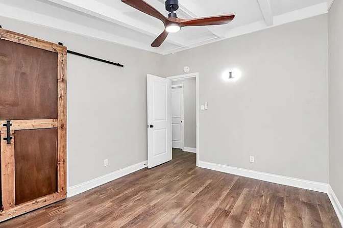 Alcove Rooms's room