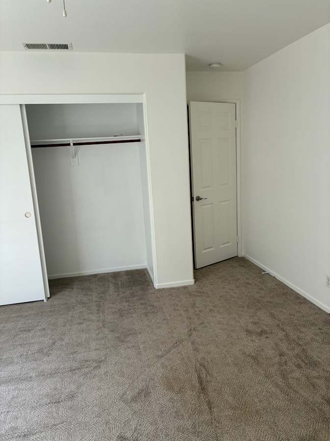 Mauricio's room