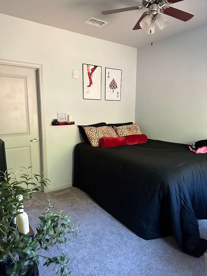 Naomi's room