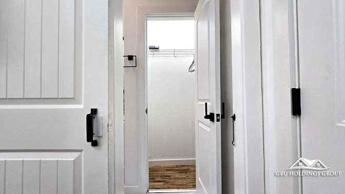GBU Holdings Group's room