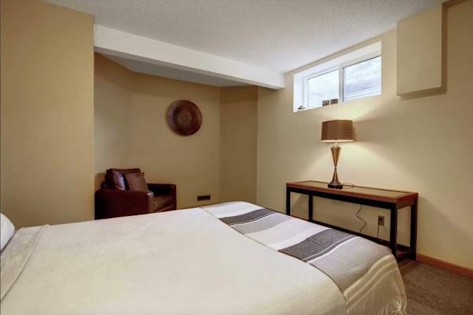Canmore Room Rental's room