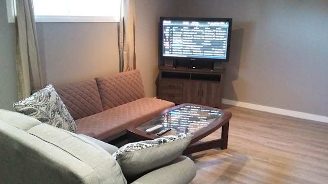 Bwood House's room