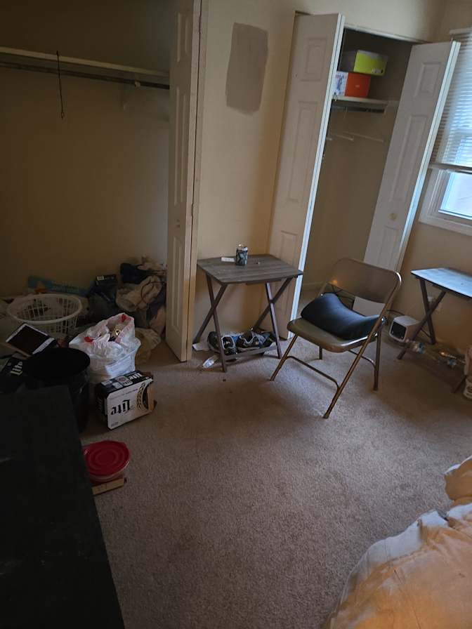 Aron Pitts's room