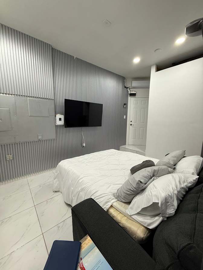 Andres's room