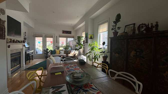 Tom's room