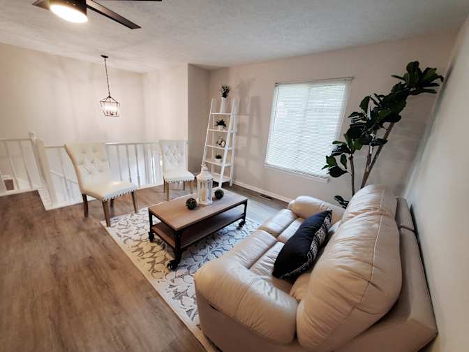 Alcove Rooms's room