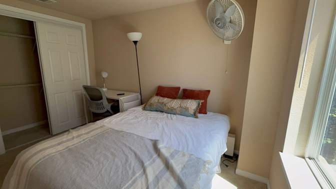 Cozy Private Room in Central Austin's room