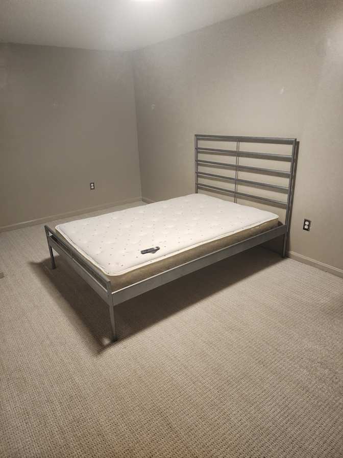 Enrique's room