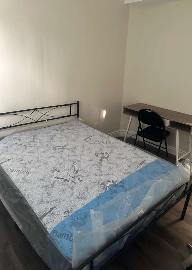 Jules's room