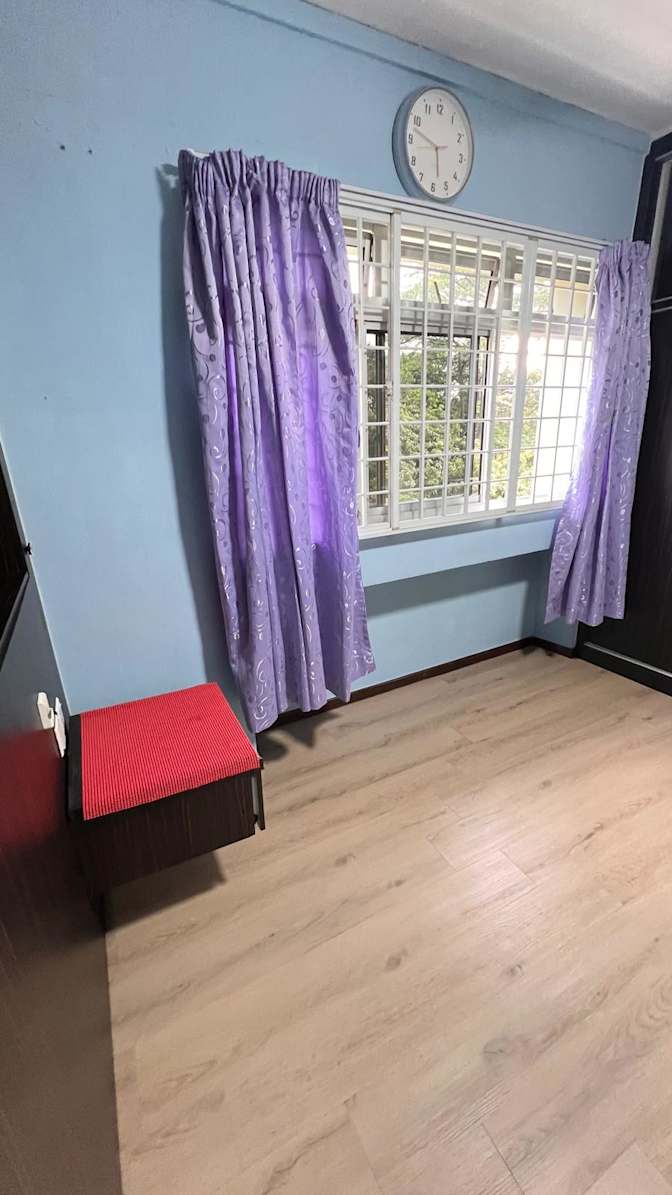 Viknes's room
