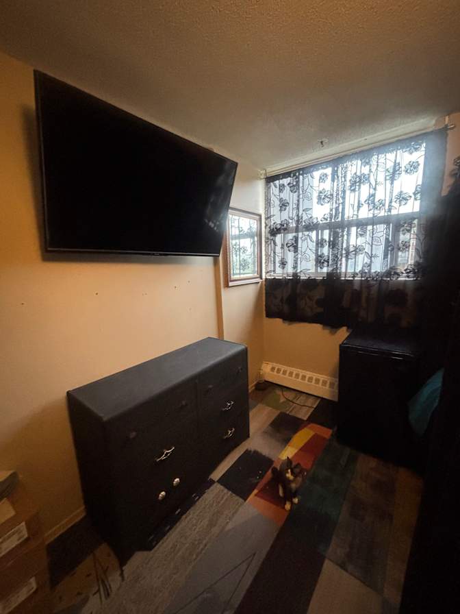 Linja Usher's room