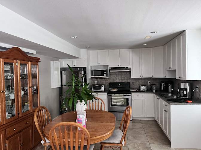 Basement Suite at Panorama Sullivan area in Surrey's room